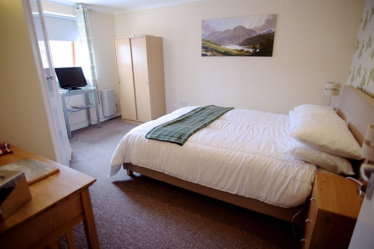 Oyo Inverour Guest House Gairlochy Екстер'єр фото