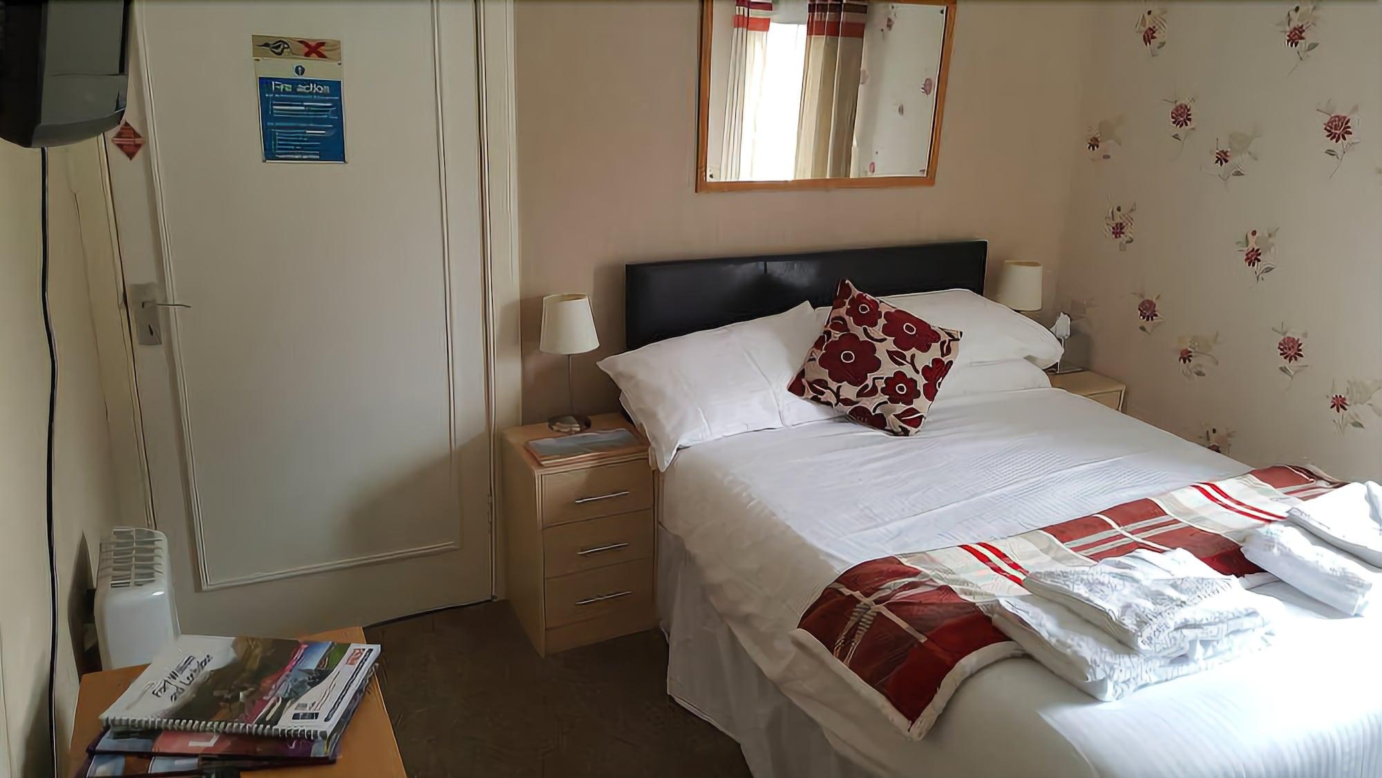 Oyo Inverour Guest House Gairlochy Екстер'єр фото