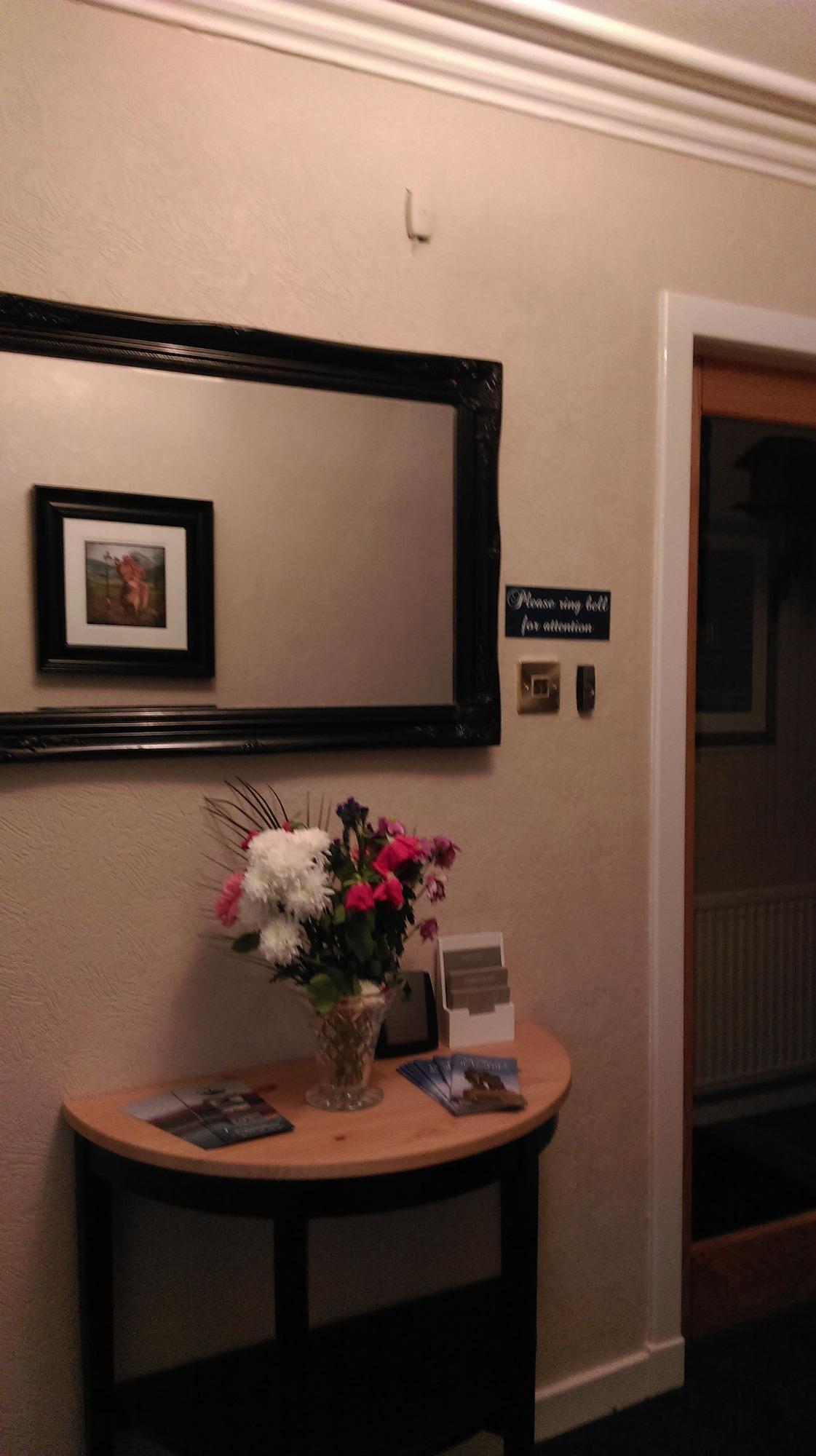 Oyo Inverour Guest House Gairlochy Екстер'єр фото