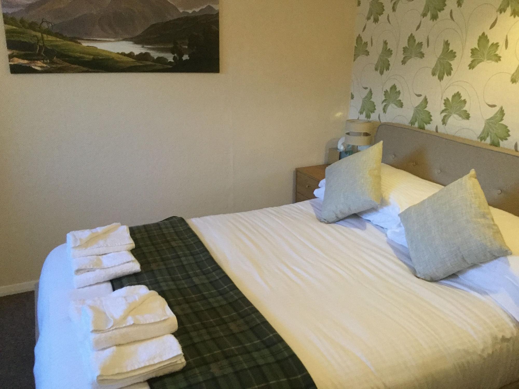 Oyo Inverour Guest House Gairlochy Екстер'єр фото