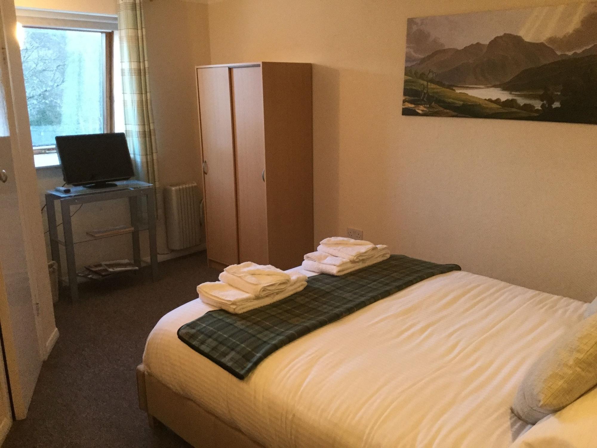 Oyo Inverour Guest House Gairlochy Екстер'єр фото