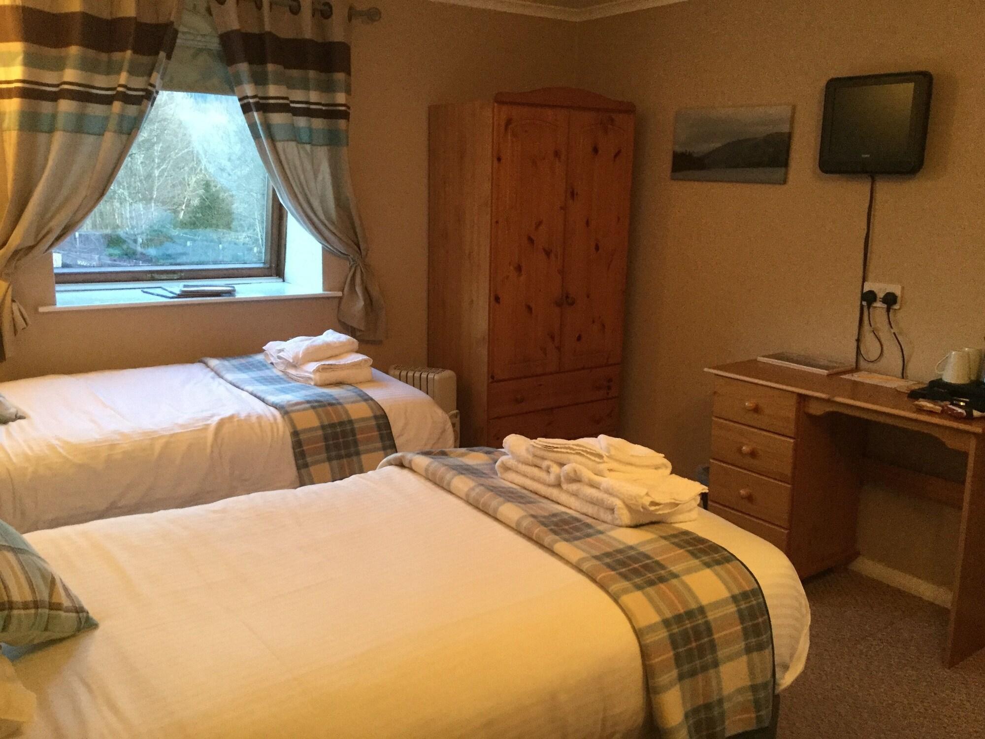 Oyo Inverour Guest House Gairlochy Екстер'єр фото